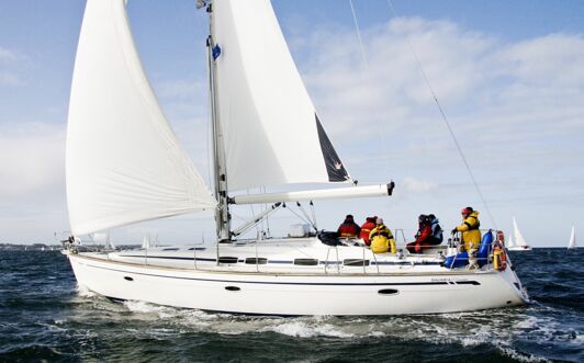 Backbord Aussenaufnahme der Bavaria 46 cruiser Juwel in Greifswald