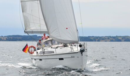 Bug Aussenaufnahme der Bavaria cruiser 41 Sport "Shag" in Flensburg