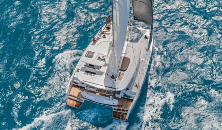 Deck Aussenaufnahme eines Katamarans Lagoon 42 auf Mallorca in Can Pastilla