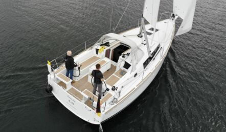 Oceanis-35-1-2-aussenaufnahme-09