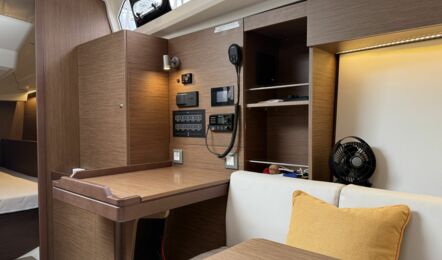 Oceanis-37-1-innenaufnahme-08