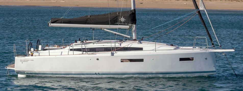 Steuerbord Aussenaufnahme einer Sun Odyssey 380 in der Ostsee