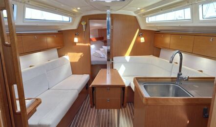Bavaria-cruiser-34-innenaufnahme-01