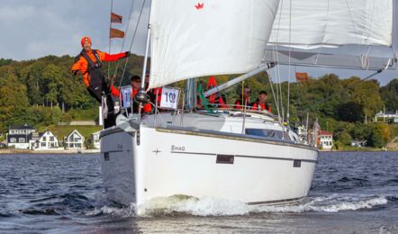 Bug Aussenaufnahme der Bavaria cruiser 41 Sport "Shag" in Flensburg