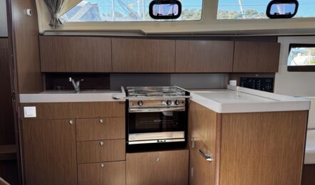 Oceanis-41-1-innenaufnahme-08