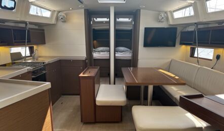Oceanis-46-1-innenaufnahme-01