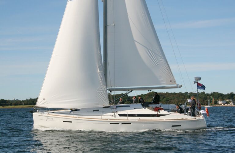 Aussenaufnahme der Sun Odyssey 439 "Bruce" in Heiligenhafen