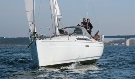 Oceanis-37-aussenaufnahme-06