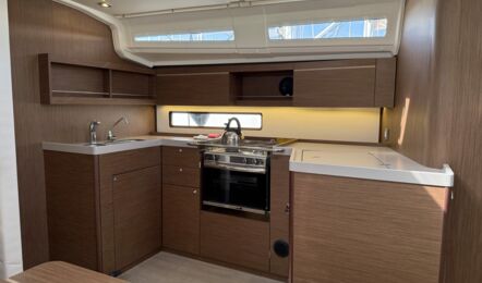 Oceanis-40-1-innenaufnahme-09