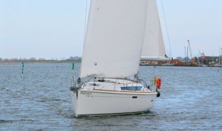Bug Aussenaufnahme der Sun Odyssey 389 "Freiheit" in Greifswald