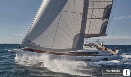 Backbordansicht einer Sun Odyssey 440 während der Fahrt unter Segeln (Werftbild) – Yachtcharter Kroatien