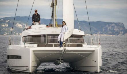 Badeplattform eines Katamarans Bali 4.0 auf Mallorca in Can Pastilla