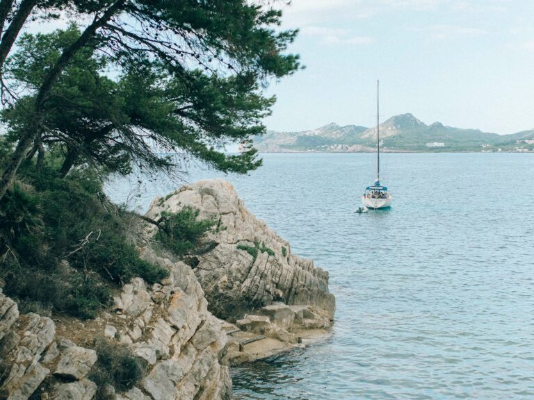 Segelyacht vor Anker auf Mallorca Segelyacht vor Anker auf Mallorca