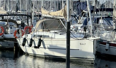 Backbord Bug Aussenaufnahme der Dufour 350 GL "Salt" in Heiligenhafen