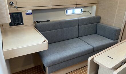 Salon Sofa Innenaufnahme der Hanse 348 Nalani in Heiligenhafen