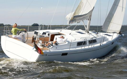 Backbord Aussenaufnahme einer Hanse 385 in Greifswald