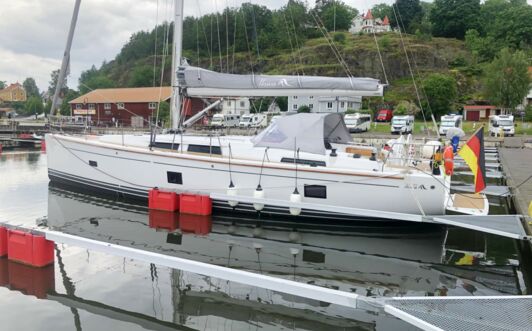 Backbord Aussenaufnahme der Hanse 458 "Willi" in Heiligenhafen