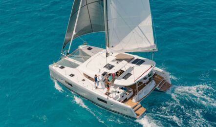 Deck Aussenaufnahme eines Katamarans Lagoon 42 auf Mallorca in Can Pastilla