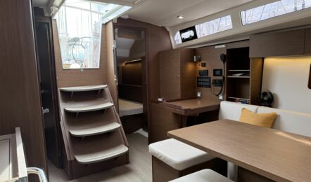 Oceanis-37-1-innenaufnahme-03