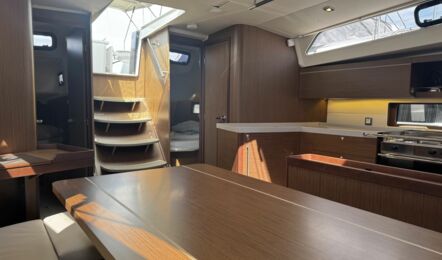 Oceanis-46-1-innenaufnahme-03