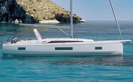 Steuerbord Aussenaufnahme einer Oceanis 47 in Heiligenhafen