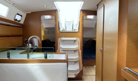 Salon Aussenaufnahme der Sun Odyssey 389 "Lioba" in Heiligenhafen