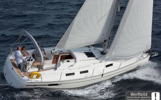 Steuerbord Aussenaufnahme einer Bavaria cruiser 32.2 in Heiligenhafen