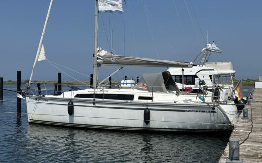 Backbord Aussenaufnahme der Bavaria cruiser 33 „Ramona” in Heiligenhafen