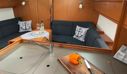 Bavaria-cruiser-37-innenaufnahme-02