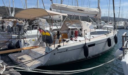 Steuerbord Aussenaufnahme der Dehler 38 SQ „Aurélie“ in Punat in Kroatien