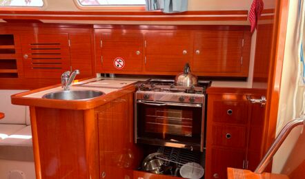 Pantry Innenaufnahme der Hanse 315 "Mizar" in Barth