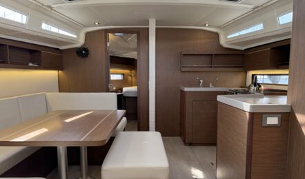 Oceanis-40-1-innenaufnahme-01