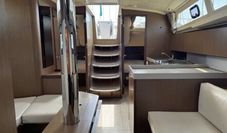 Oceanis-41-1-innenaufnahme-02