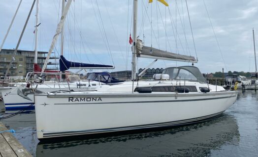 Backbord Aussenaufnahme der Bavaria cruiser 33 „Ramona“ in Heiligenhafen