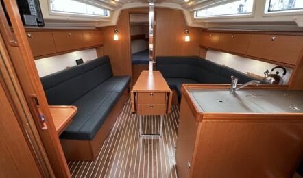 Bavaria-cruiser-34-2-innenaufnahme-01