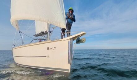 Bug Aussenaufnahme der Dufour 350 "Salt" in Heiligenhafen