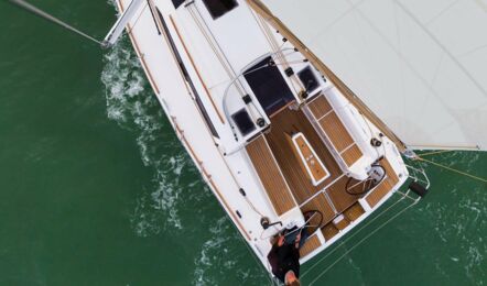 Deck Aussenaufnahme einer Dufour 350 in Heiligenhafen