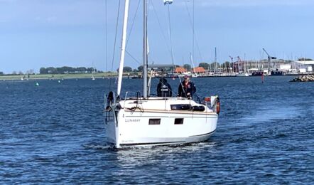 Oceanis-35-1-aussenaufnahme-05
