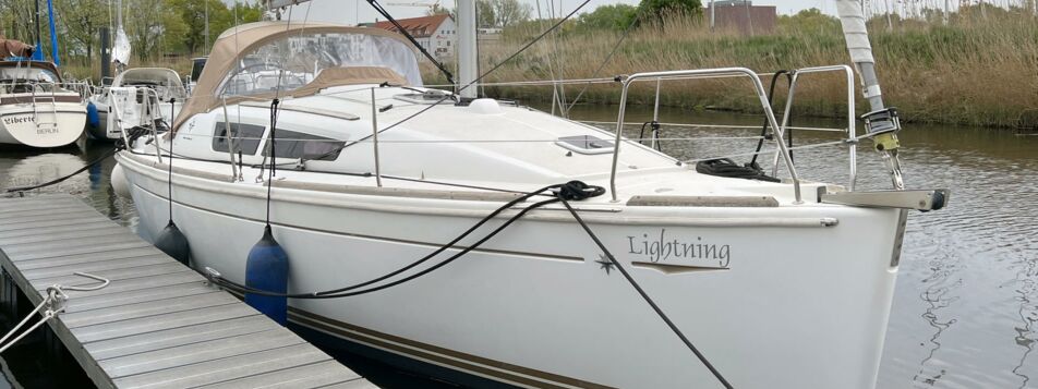 Steuerbord Aussenaufnahme der Sun Odyssey 30i "Lightning" in Barth