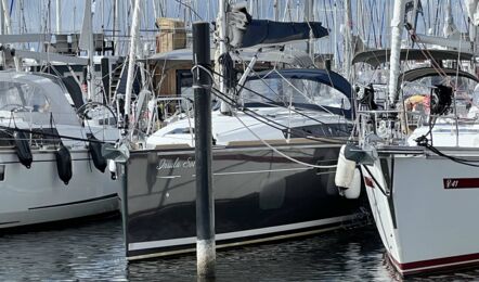 Bug Aussenaufnahme der Sun Odyssey 349.2 "Insula Solis" in Heiligenhafen