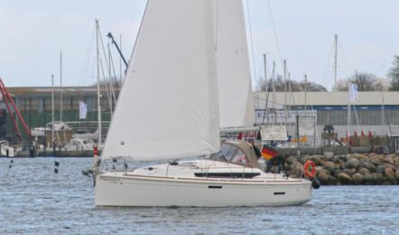 Backbord Aussenaufnahme der Sun Odyssey 389 "Freiheit" in Greifswald