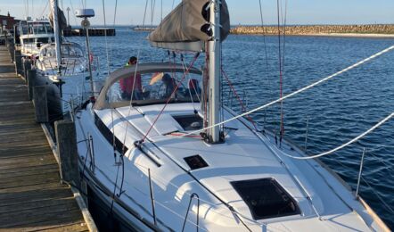 Deck Aussenaufnahme der Sun Odyssey 409 „Shinju” in Heiligenhafen in der Ostsee