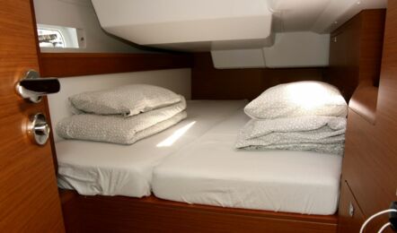 Sun-odyssey-479-innenaufnahme-04
