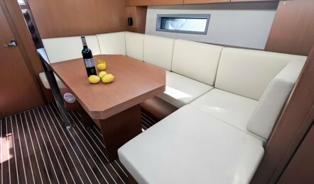 Bavaria-c42-innenaufnahme-02