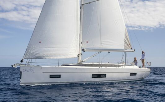 Backbord Aussenaufnahme der Bavaria C45 „Whisper“ in Palma auf Mallorca