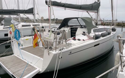 Steuerbord Heck Aussenaufnahme der Dehler 38 „Stina24“ in Flensburg