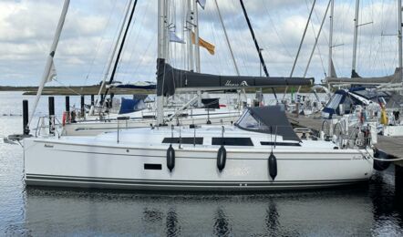 Backbord Aussenaufnahme der Hanse 348 "Nalani" in Heiligenhafen