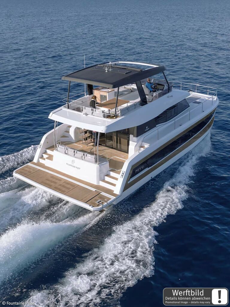 Heck Steuerbord Aussenaufnahme einer Fountaine Pajot MY6 in Palma auf Mallorca