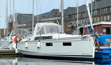 Oceanis-35-1-2-aussenaufnahme-03
