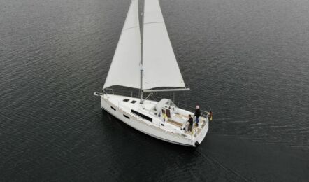 Oceanis-35-1-2-aussenaufnahme-10